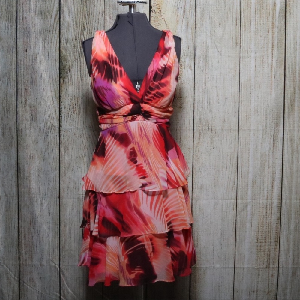 Bisou Bisou Deep VNeck Pink Tiered Dress size 6